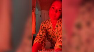 Pornstar Krissy Lynn pregnant masturbating