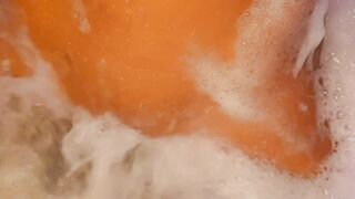 Jenny Scordamaglia jacuzzi