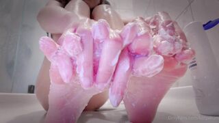 KITTYXKUM i know you can't resist my clean holes, daddy