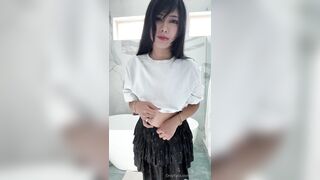 quqco naked bathtub striptease
