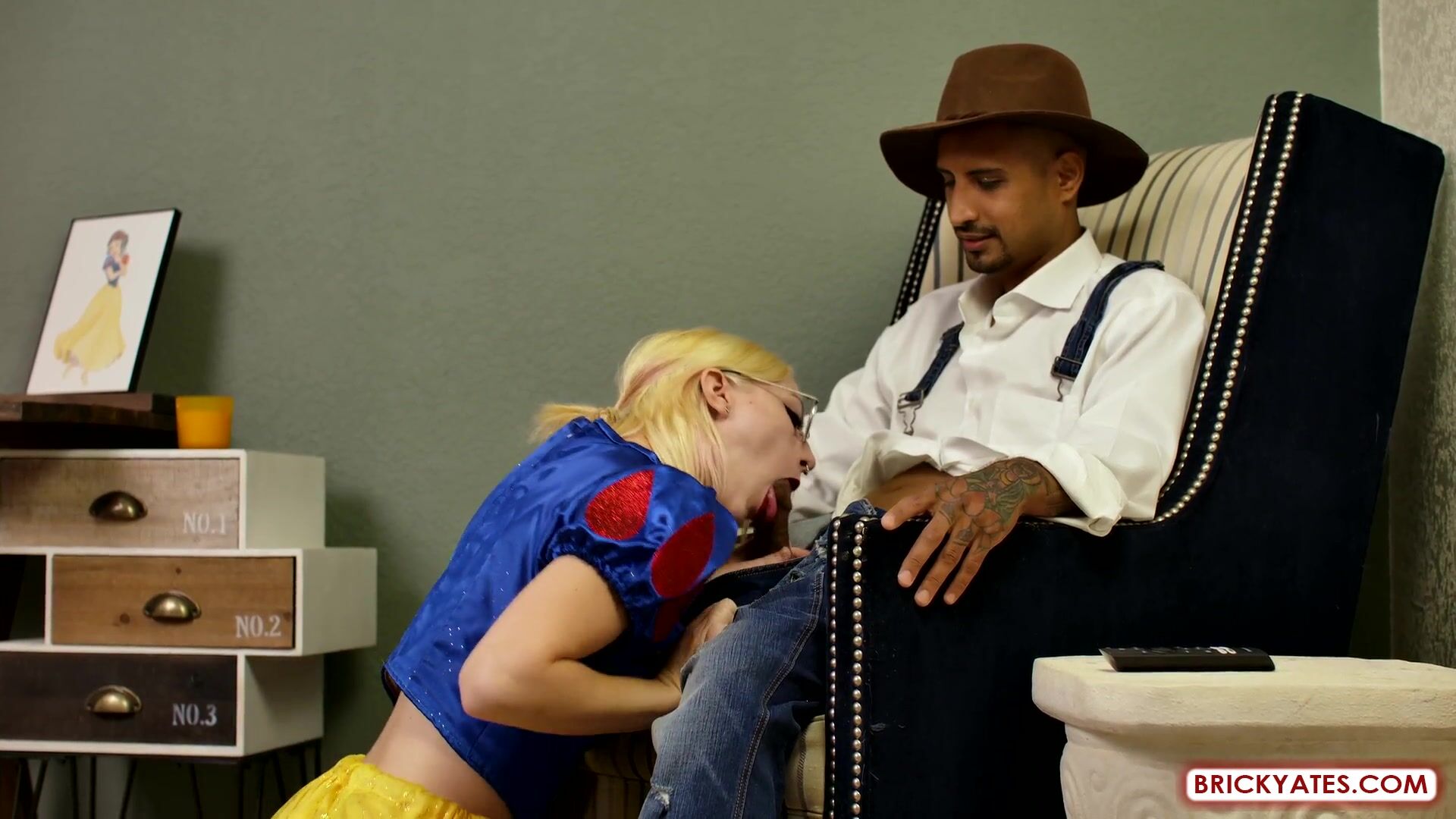 [BrickYates] Nixie - The Diary of a Naughty Princess
