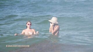 Bralessforever / Bitchinbubba - 4k UHD Rocky and friend Topless on the Beach