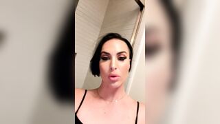 Zahra Elise nude live show